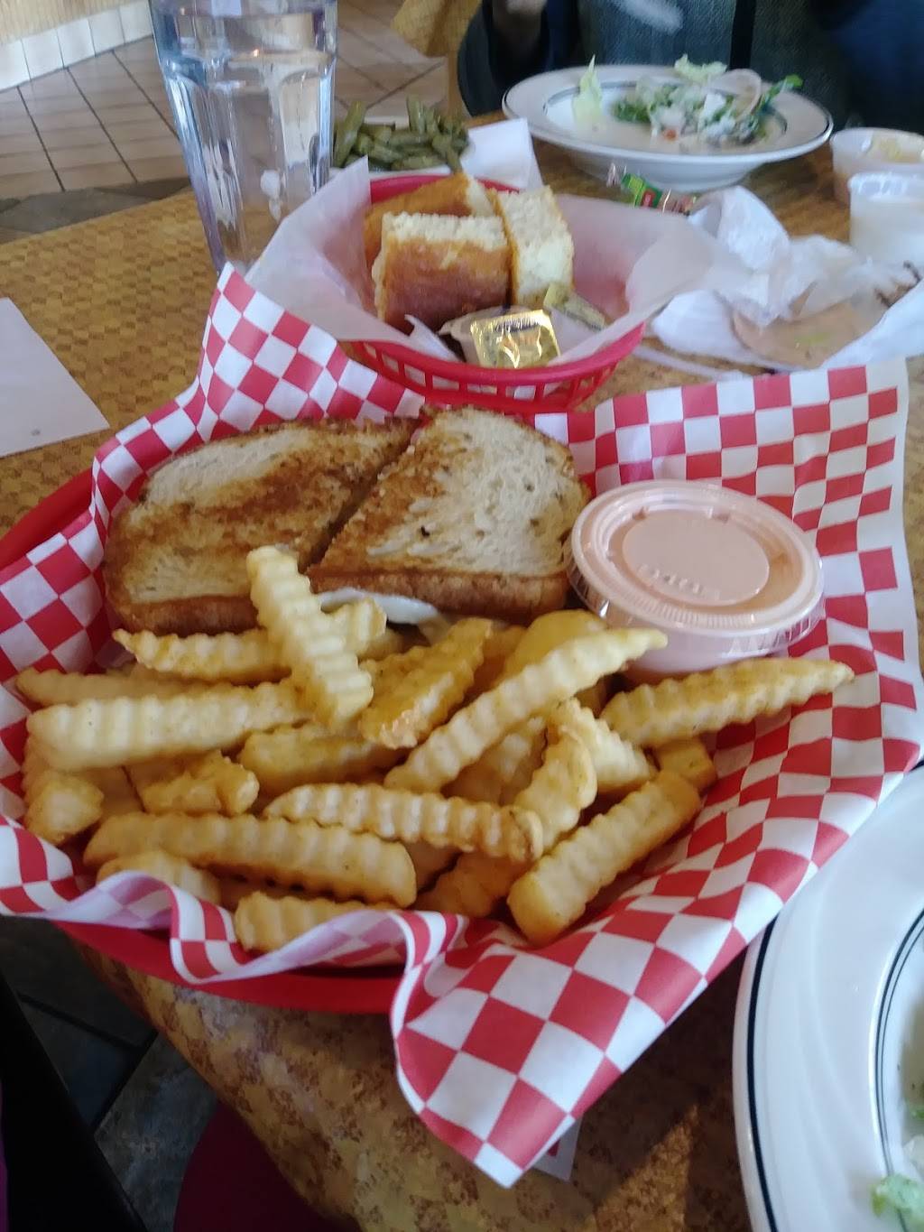 Parkway House Family Restaurant | restaurant | 5821 E W.T. Harris Blvd, Charlotte, NC 28215, USA | 7045631323 OR +1 704-563-1323