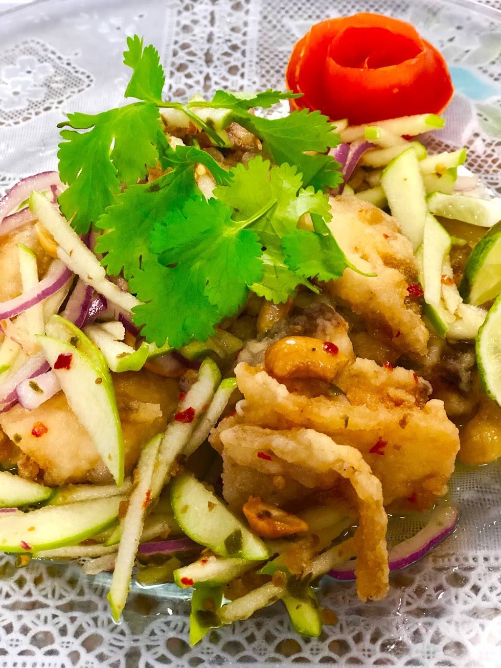 Ban Thai Restaurant | restaurant | 124 Thompson St, Ashland, VA 23005, USA | 8042993644 OR +1 804-299-3644