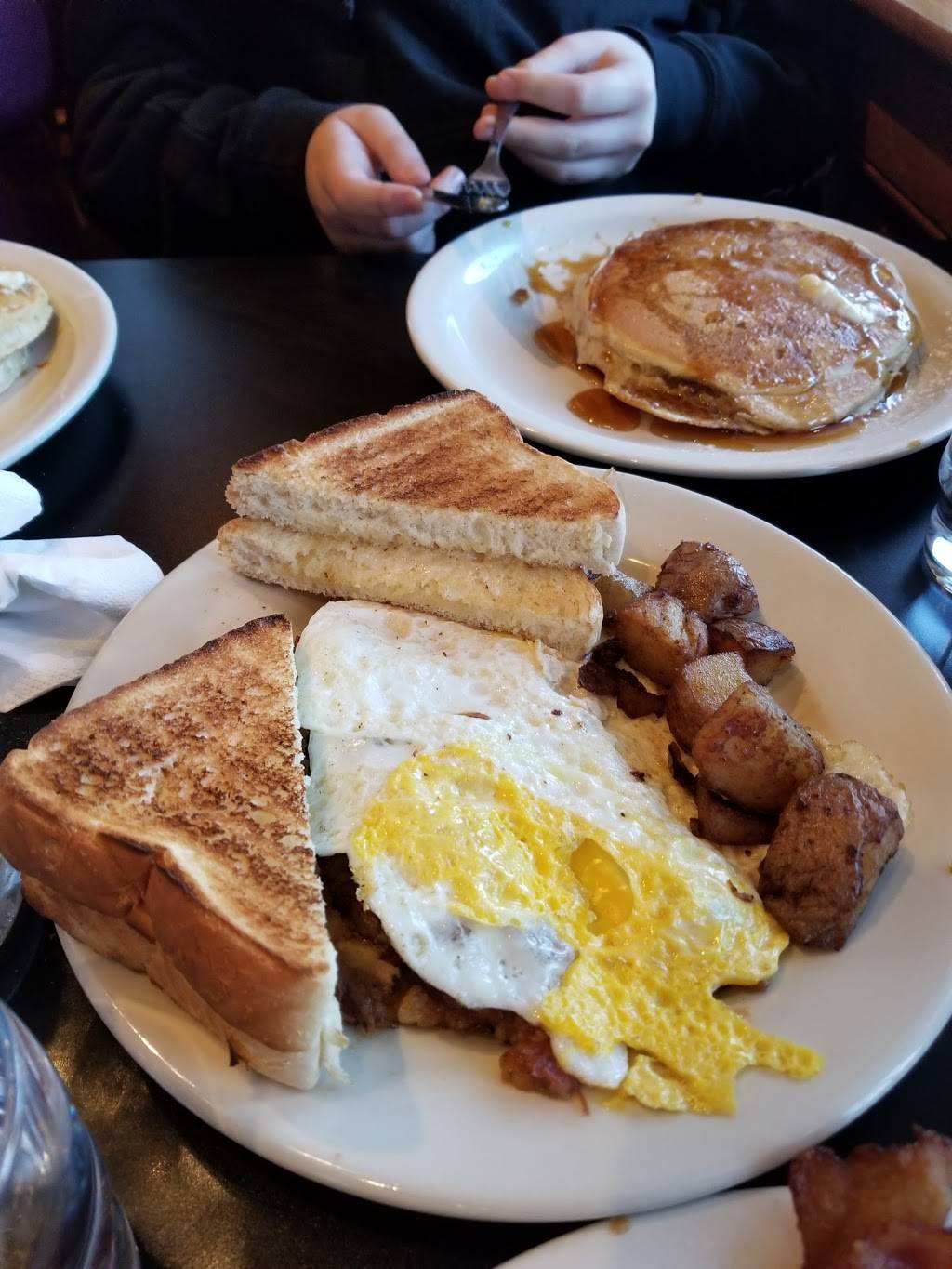 BridgeSide Grille | restaurant | 9 Amherst Rd, Sunderland, MA 01375, USA | 4133978101 OR +1 413-397-8101