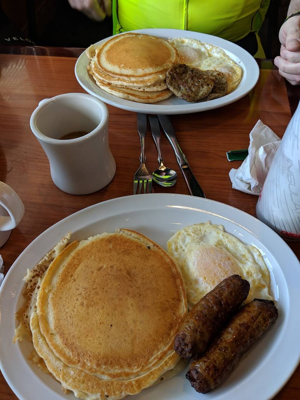 JCs Restaurant | restaurant | 13816 W Center St, Burton, OH 44021, USA | 4408341900 OR +1 440-834-1900