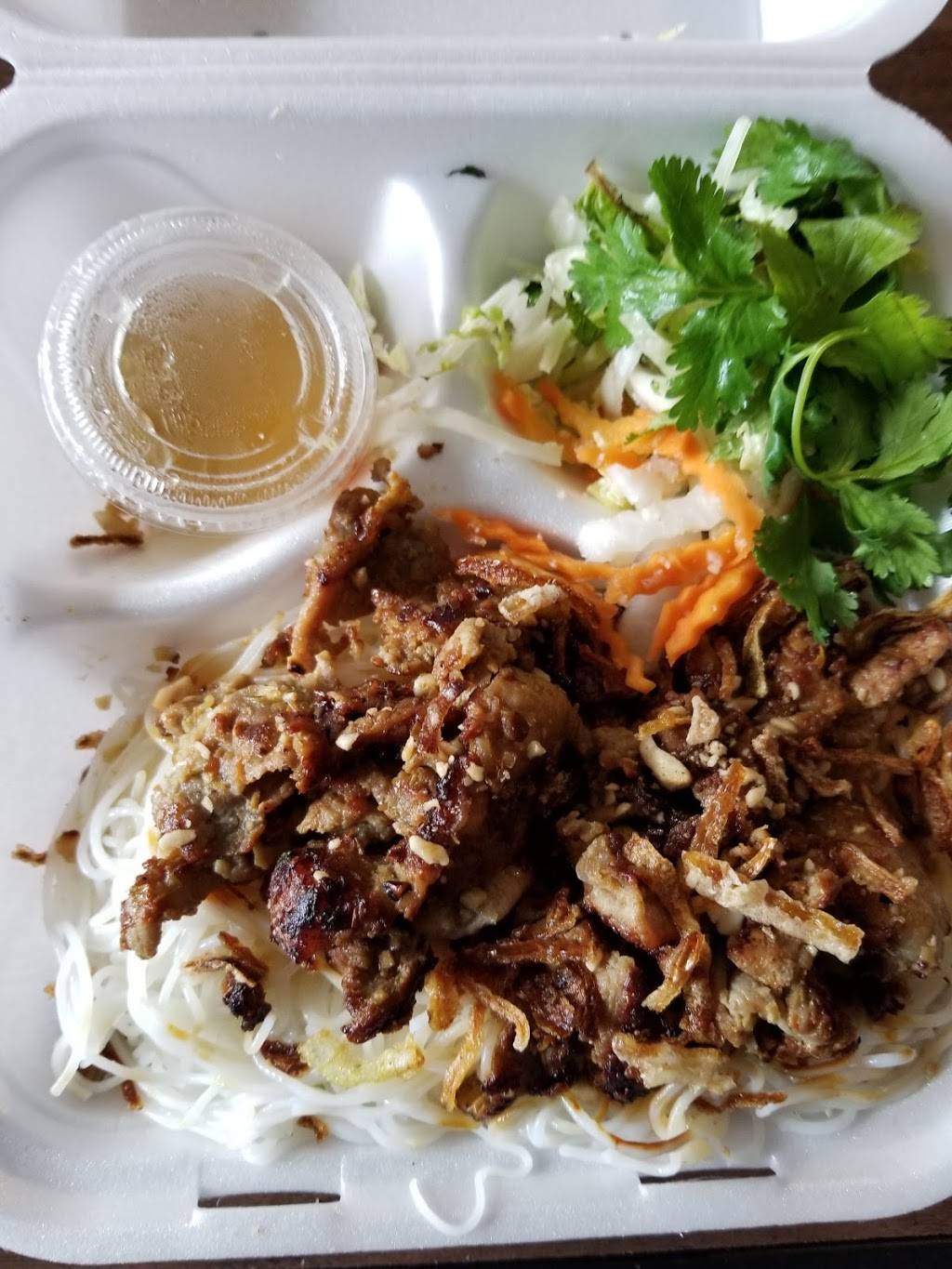 Green Papaya | restaurant | 16893 NW 67th Ave, Hialeah, FL 33015, USA | 3058265216 OR +1 305-826-5216