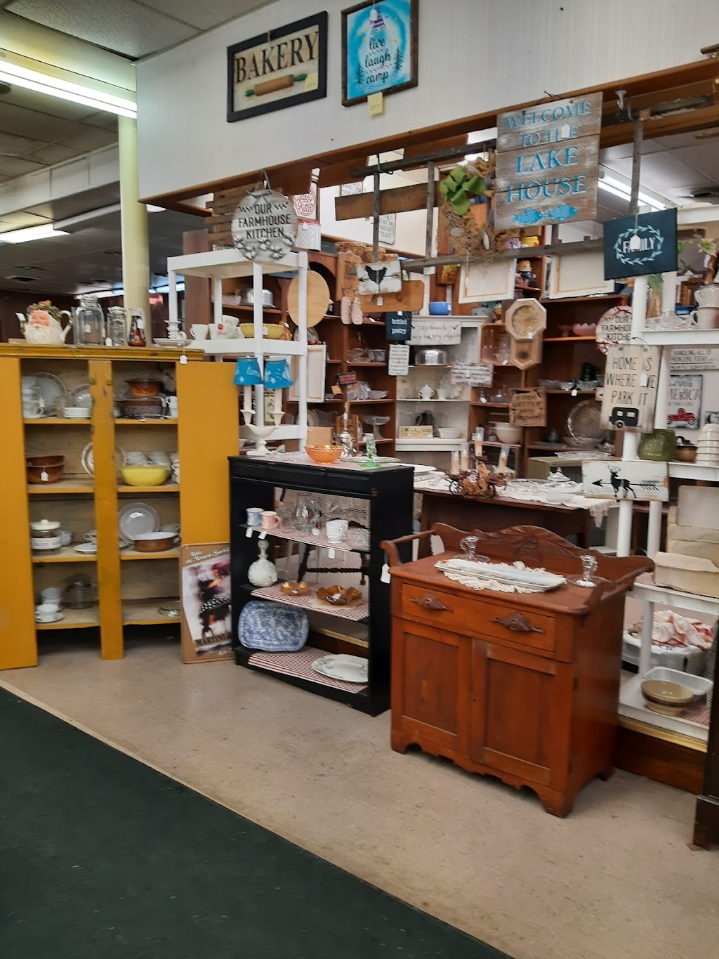 Englanders | restaurant | 205 E Alder St, Oakland, MD 21550, USA | 3015330000 OR +1 301-533-0000