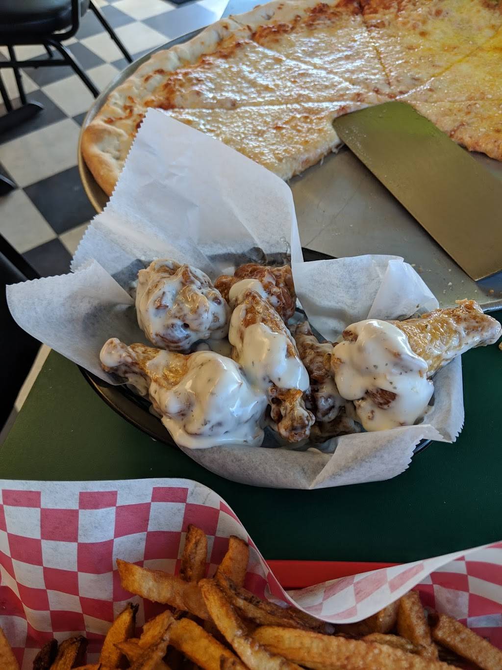 Bruno Brothers Pizza | restaurant | 8381 Market St, Youngstown, OH 44512, USA | 3307260055 OR +1 330-726-0055