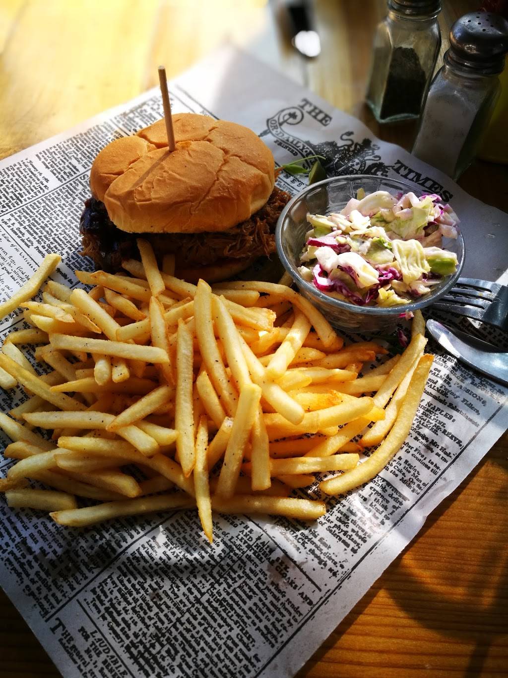 Lucky Fools Pub | restaurant | 75 E High St, Moorpark, CA 93021, USA | 8055321500 OR +1 805-532-1500