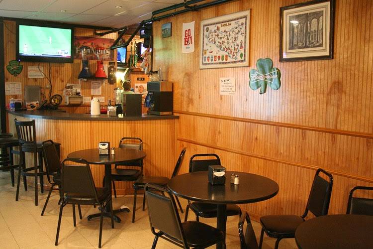 Francos Pizzeria and Pub | restaurant | 718 Moody St, Waltham, MA 02453, USA | 7818937775 OR +1 781-893-7775