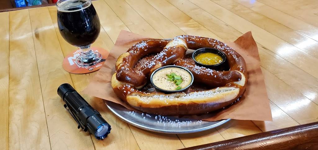 Straight To Ale | restaurant | 2610 Clinton Ave W, Huntsville, AL 35805, USA | 2568019650 OR +1 256-801-9650