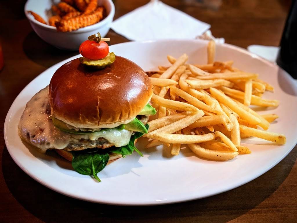 The District Tap | restaurant | 141 S Meridian St, Indianapolis, IN 46225, USA | 3176320202 OR +1 317-632-0202