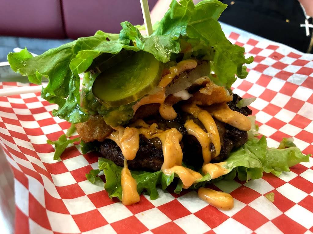 Gladiator Burger & Steak | restaurant | 6039 Erin Mills Pkwy, Mississauga, ON L5N 0G5, Canada | 9058588777 OR +1 905-858-8777