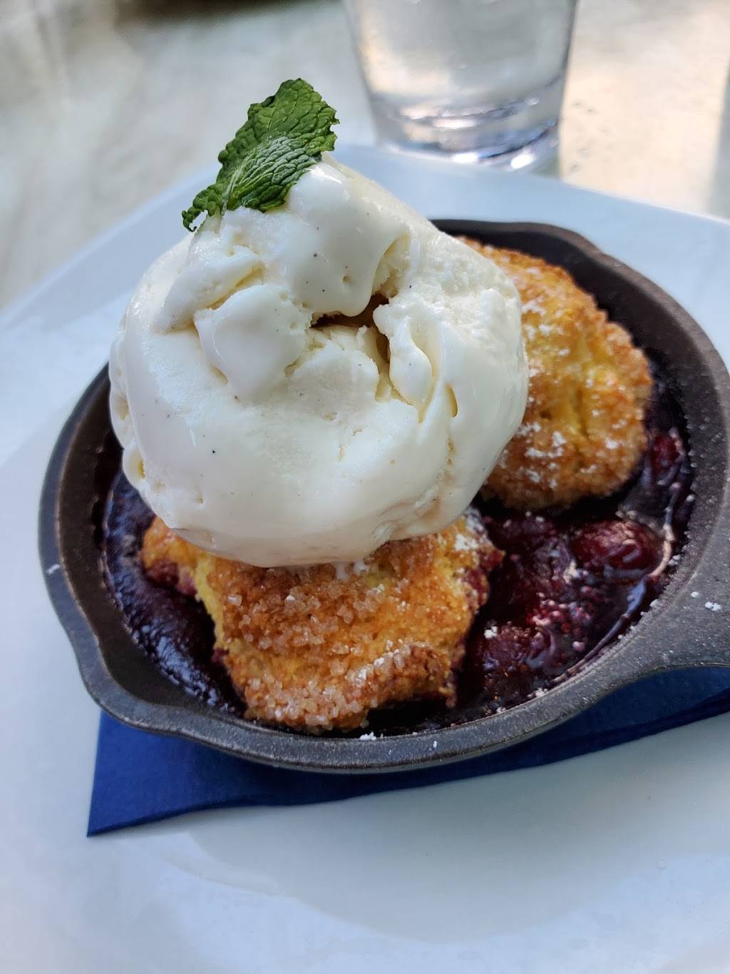 Chef Geoffs West End | restaurant | 2201 M St NW, Washington, DC 20037, USA | 2025247815 OR +1 202-524-7815