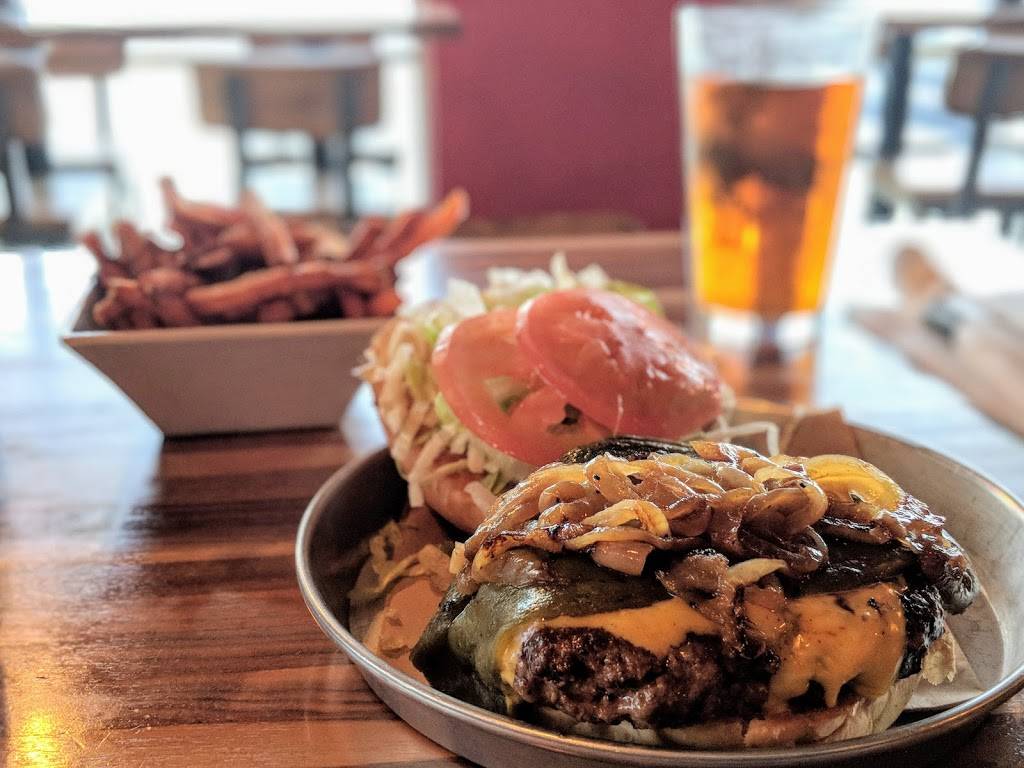 Toro Burger Bar | restaurant | 1050 Sunland Park Dr ste a-700, El Paso, TX 79922, USA | 9155812720 OR +1 915-581-2720