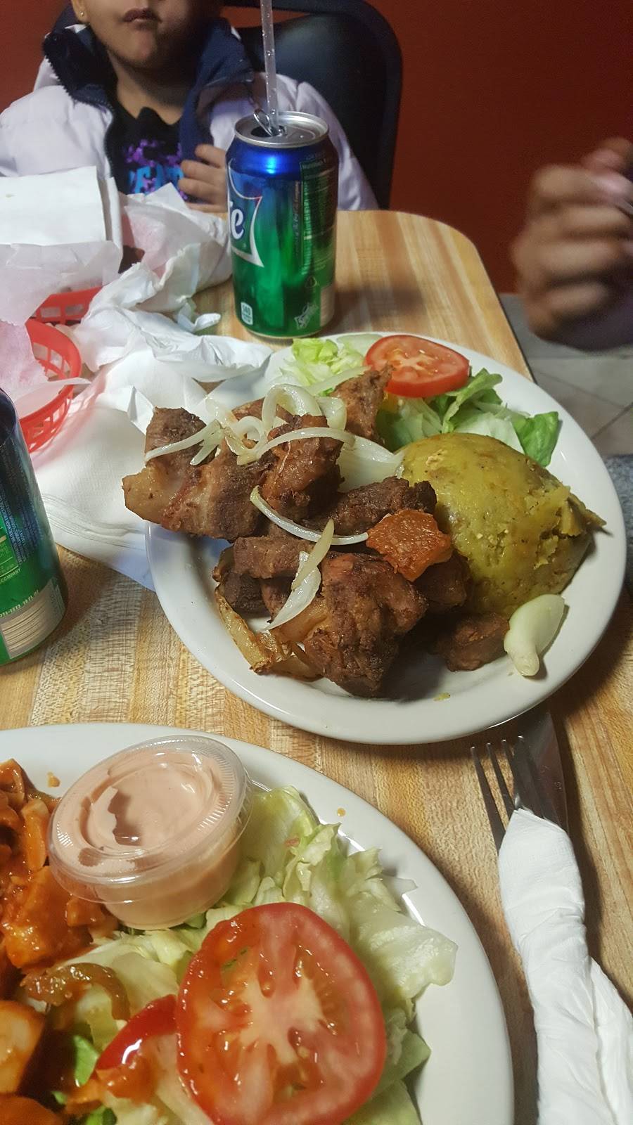 La Casa De Los Pastelillos | restaurant | 746 N 8th St, Reading, PA 19604, USA | 7875652036 OR +1 787-565-2036