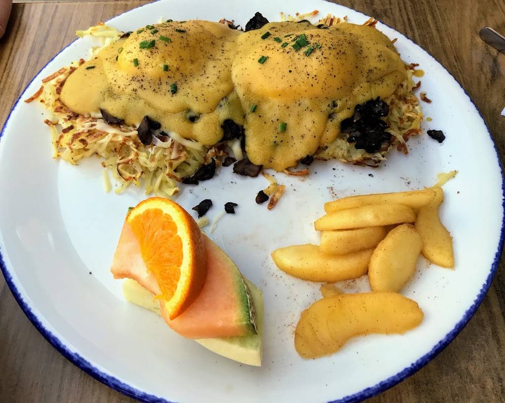 Resto La Grand-Mère Poule | restaurant | 430 Boulevard Sir-Wilfrid-Laurier, Mont-Saint-Hilaire, QC J3H 6M5, Canada | 4504679419 OR +1 450-467-9419