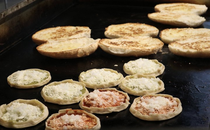 La Autentica De Guerrero | restaurant | 3051 N Central Ave, Chicago, IL 60634, USA | 7088314188 OR +1 708-831-4188