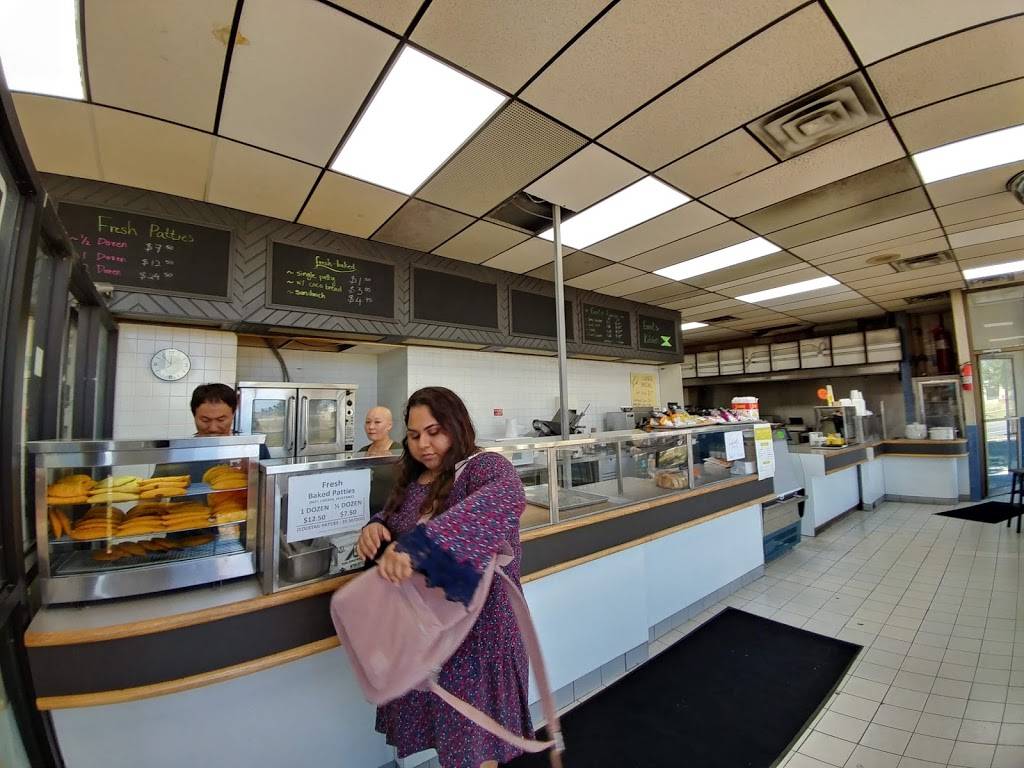 Georges Tastee Foods | restaurant | 20 Norfinch Dr, North York, ON M3N 1X1, Canada | 4167366868 OR +1 416-736-6868