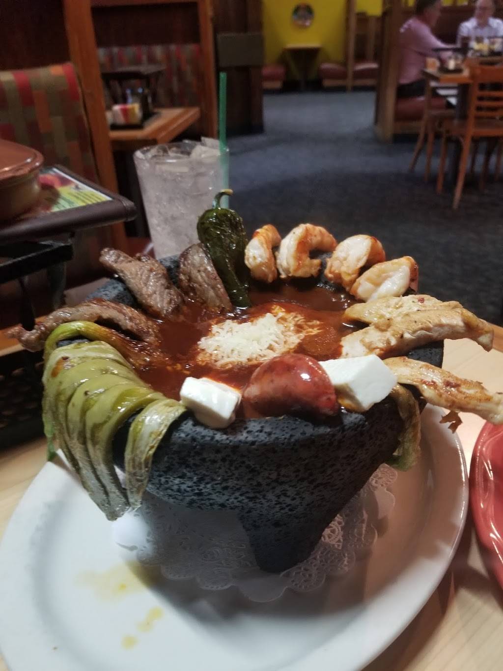 Iguanas Grill and Cantina | restaurant | 6401 White Ln, Bakersfield, CA 93309, USA | 6613817576 OR +1 661-381-7576