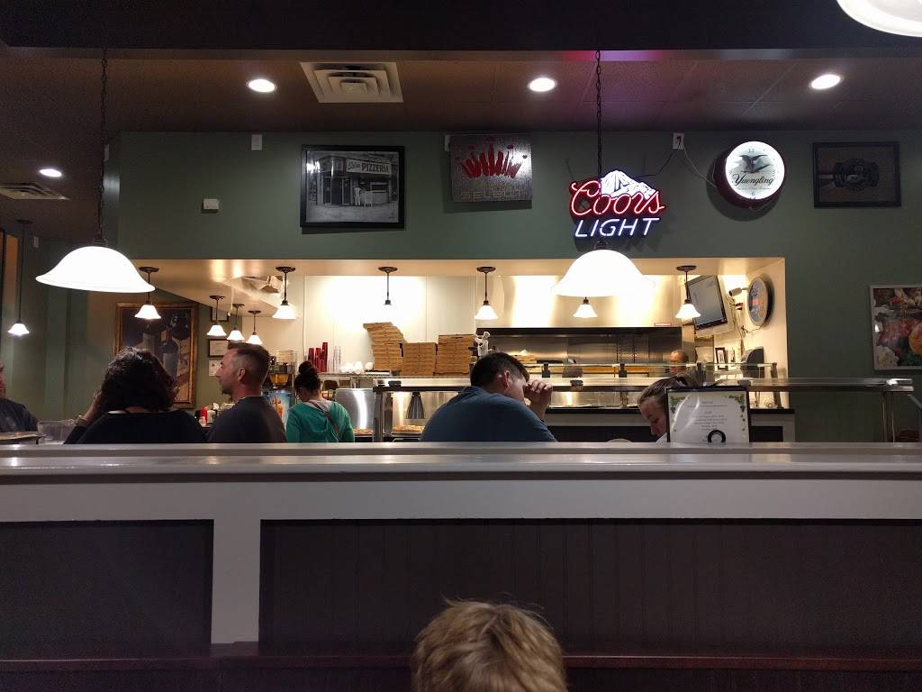 J & S New York Pizza | restaurant | 500 Broad St, Fuquay-Varina, NC 27526, USA | 9195576921 OR +1 919-557-6921