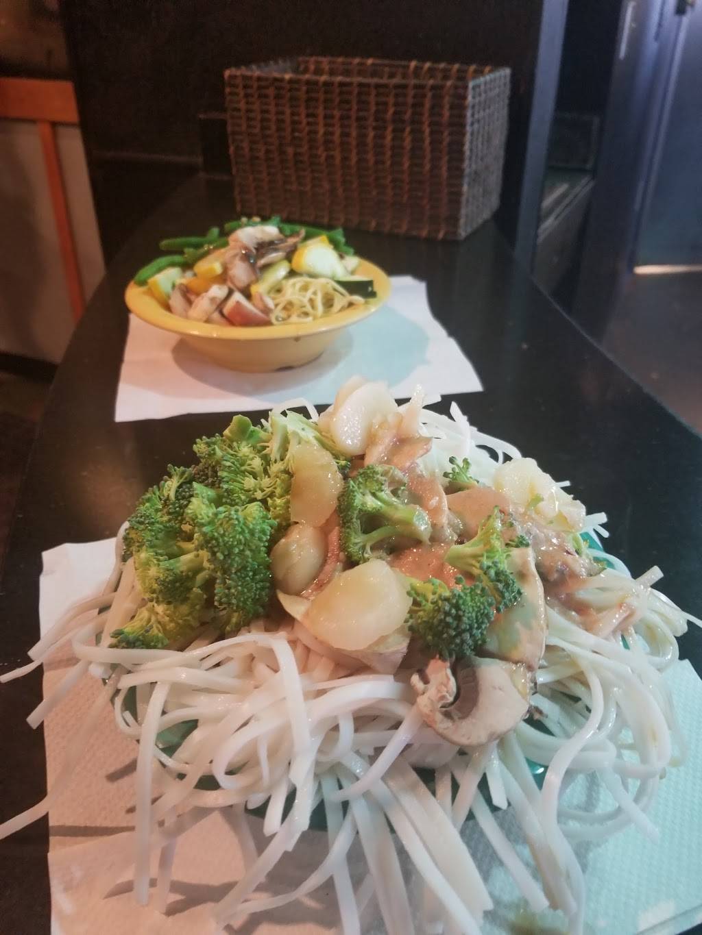 HuHot Mongolian Grill | restaurant | 2035 N Rock Rd, Wichita, KS 67206, USA | 3165583630 OR +1 316-558-3630