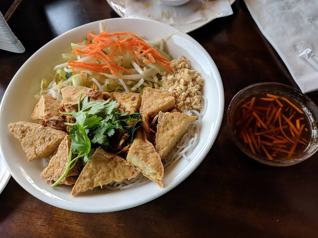 The Noodle Palace | restaurant | 3678 The Barnyard Ste E-31, Carmel-By-The-Sea, CA 93923, USA | 8316227777 OR +1 831-622-7777