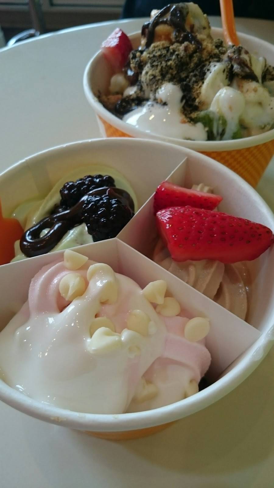 Orange Leaf Frozen Yogurt | restaurant | 4801 Bauer Farm Drive, Lawrence, KS 66049, USA | 7858560544 OR +1 785-856-0544