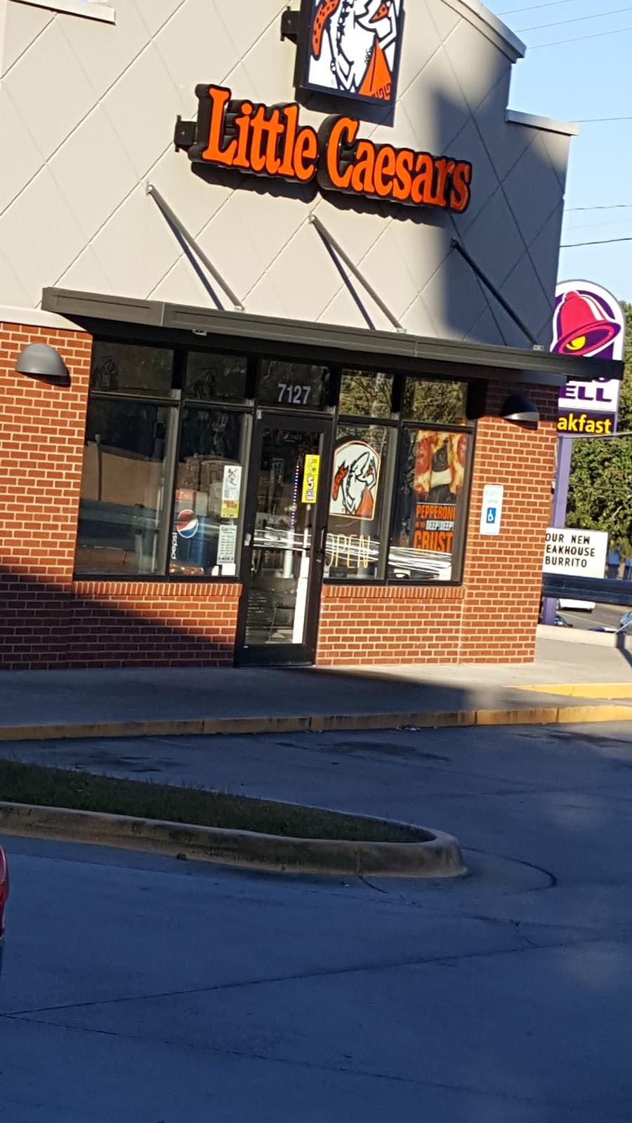 Little Caesars Pizza | meal delivery | 7127 John F Kennedy Blvd, North Little Rock, AR 72116, USA | 5018348300 OR +1 501-834-8300