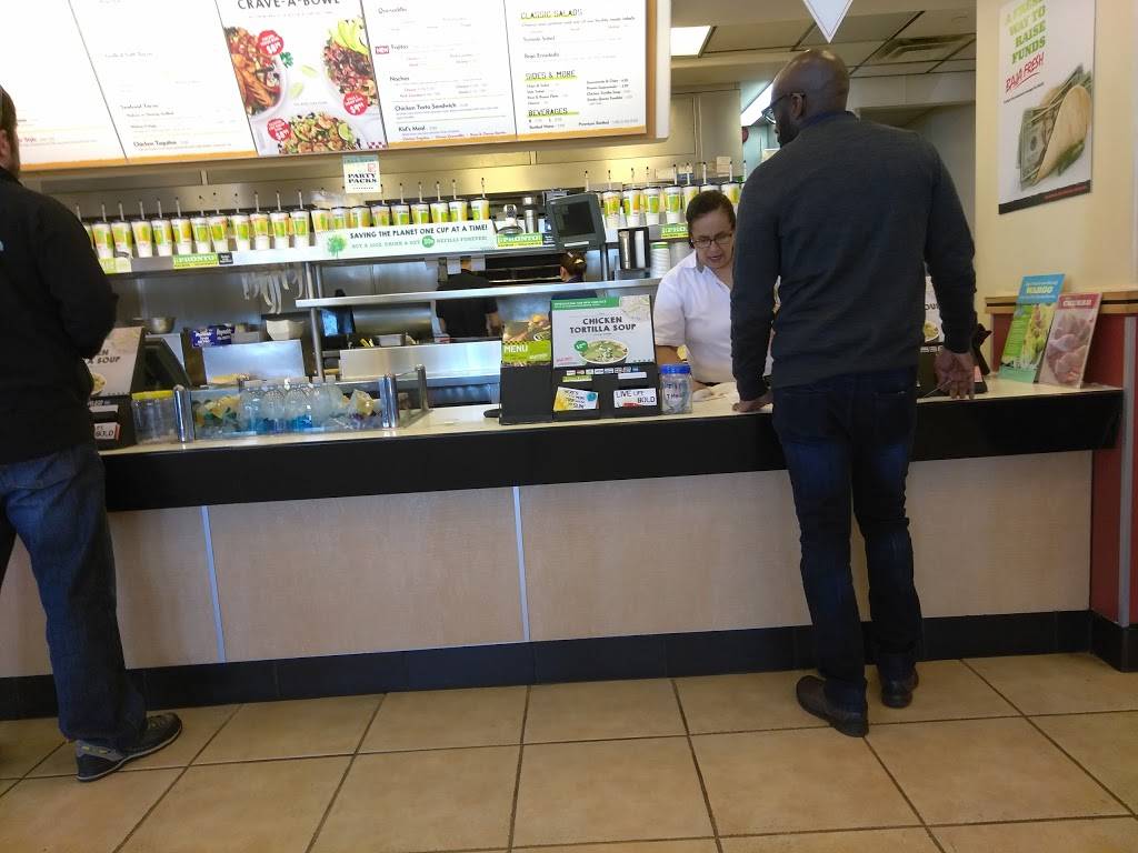 Baja Fresh Mexican Grill | restaurant | 3231-3233 Duke St, Alexandria, VA 22314, USA | 7038232888 OR +1 703-823-2888