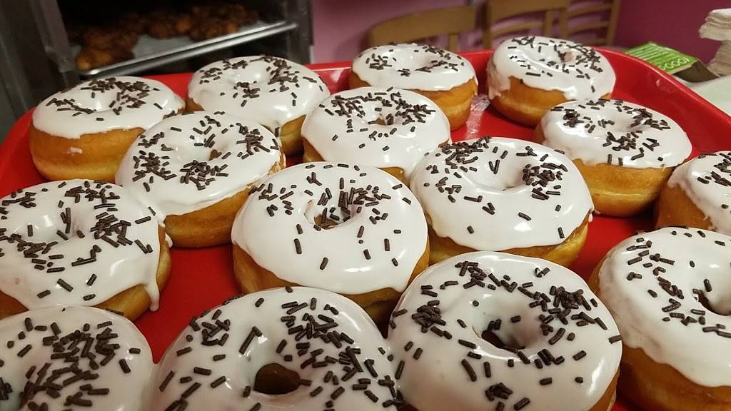 Nuts 4 Donuts | bakery | 19630 S Tamiami Trail, Fort Myers, FL 33908, USA | 2394320083 OR +1 239-432-0083