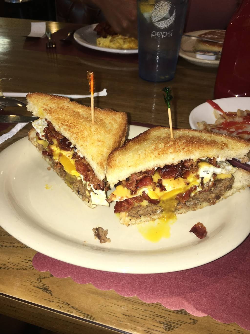 Franks Diner | restaurant | 9163 Pippin Rd, Cincinnati, OH 45251, USA | 5135212124 OR +1 513-521-2124