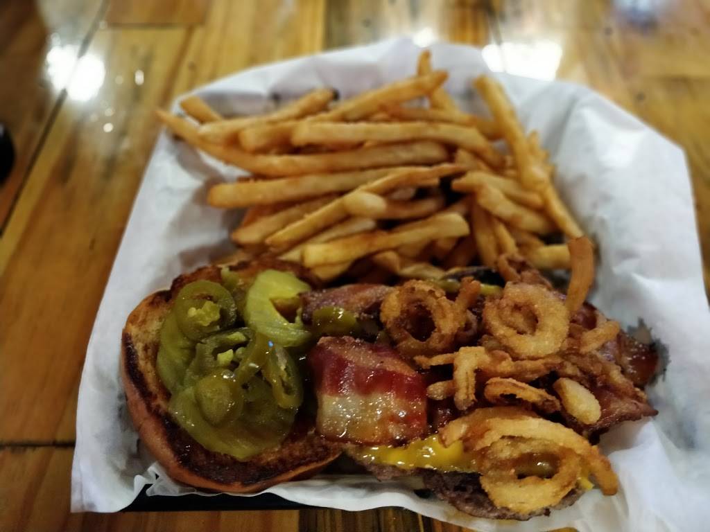 Muddy Jakes Sports Grill & Pub | restaurant | 229 Main St, Sulphur Springs, TX 75482, USA | 9038856833 OR +1 903-885-6833