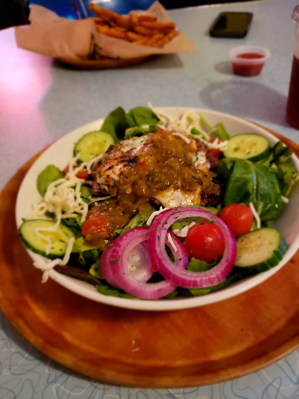 M&O Station Grill | restaurant | 200 Carroll St #110, Fort Worth, TX 76107, USA | 8178828020 OR +1 817-882-8020