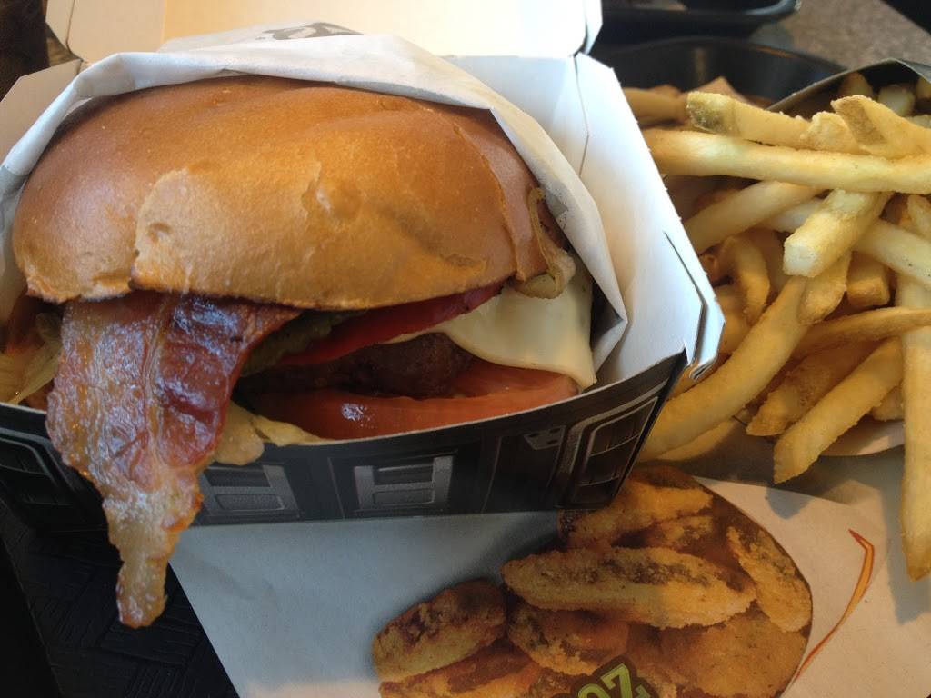 Carls Jr. | restaurant | 902 Lighthouse Ave, Monterey, CA 93940, USA | 8313754264 OR +1 831-375-4264