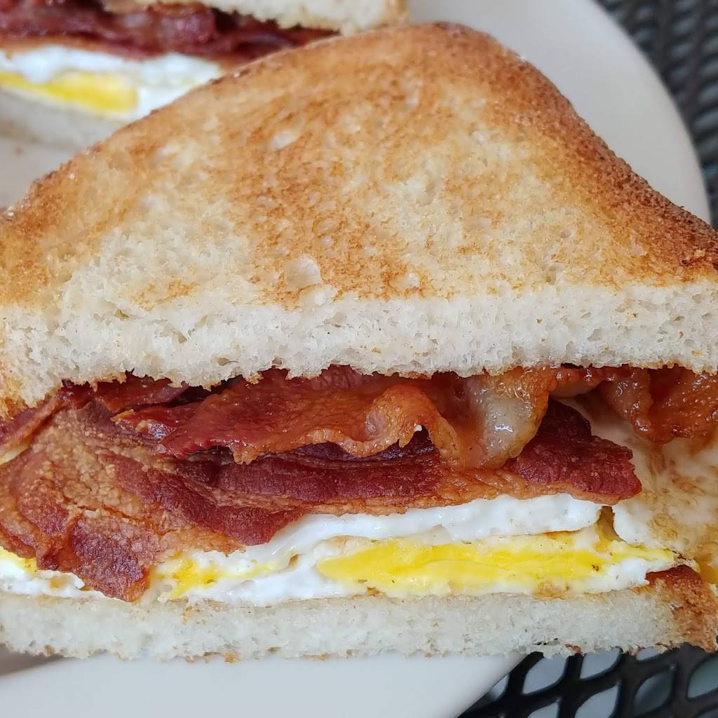 The Diner Bistro | restaurant | 310 Main St W, Grimsby, ON L3M 1S6, Canada | 2892358474 OR +1 289-235-8474