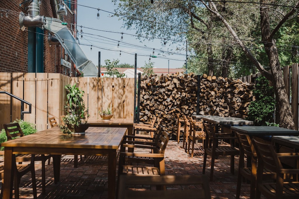 Fox and Pearl | restaurant | 2143 Summit St, Kansas City, MO 64108, USA | 8164377001 OR +1 816-437-7001