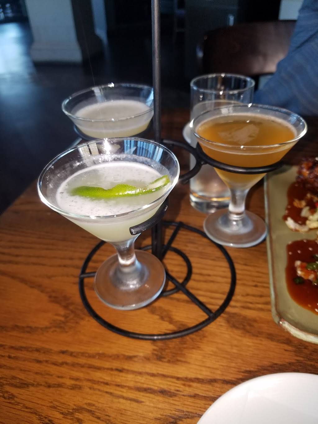 The Side By Side | restaurant | 2410 University Blvd, Tuscaloosa, AL 35401, USA | 2055615500 OR +1 205-561-5500