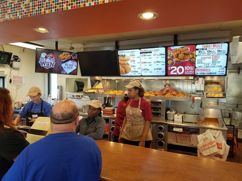 Popeyes Louisiana Kitchen | restaurant | 6935 Cermak Rd, Berwyn, IL 60402, USA | 7084842737 OR +1 708-484-2737