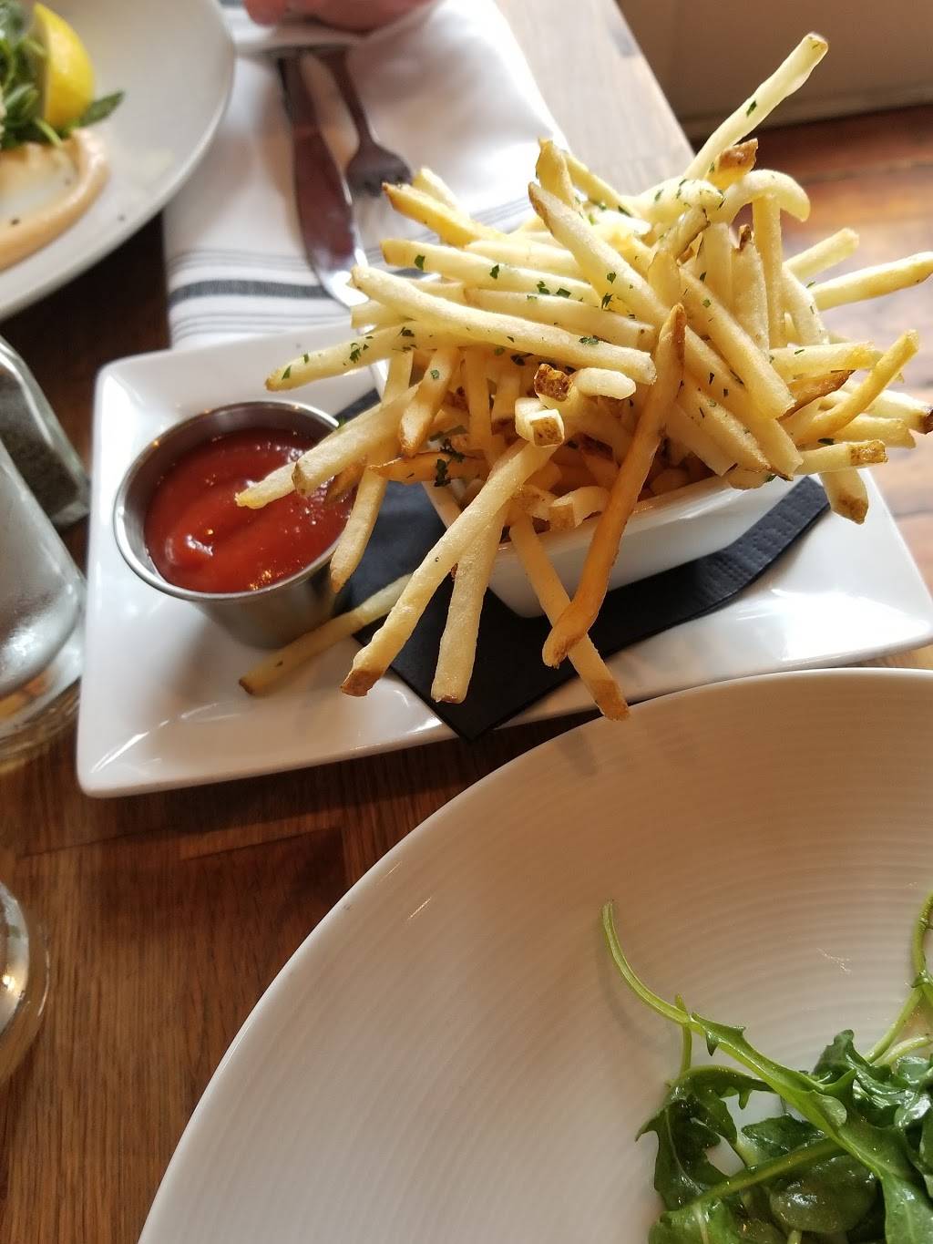 Bleu Restaurant & Lounge | restaurant | 2200 Dickinson Rd, De Pere, WI 54115, USA | 9203475000 OR +1 920-347-5000