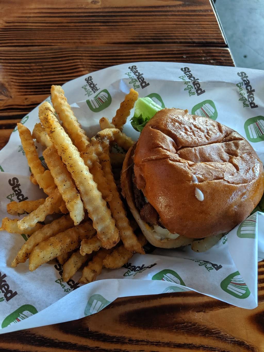 Stacked Bar And Grill | restaurant | 531 E Main St, Visalia, CA 93292, USA | 5593728480 OR +1 559-372-8480