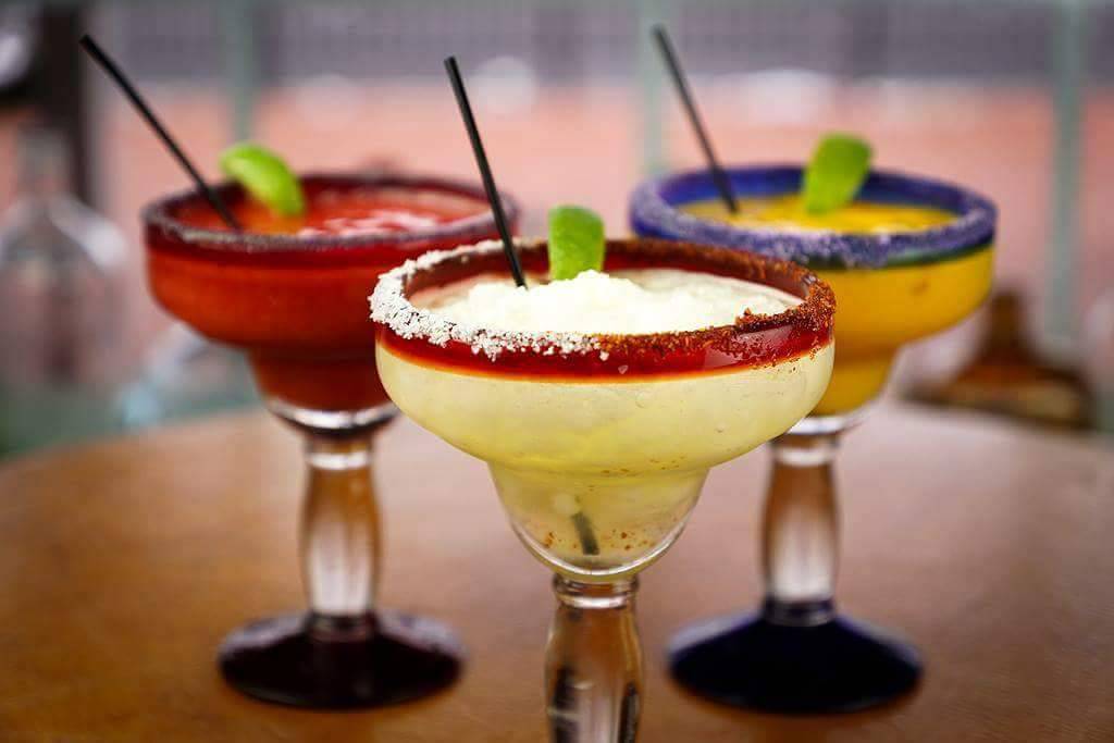 Hacienda El Mirador | restaurant | 5805 N Humboldt Ave, Peoria, IL 61614, USA | 3098392820 OR +1 309-839-2820