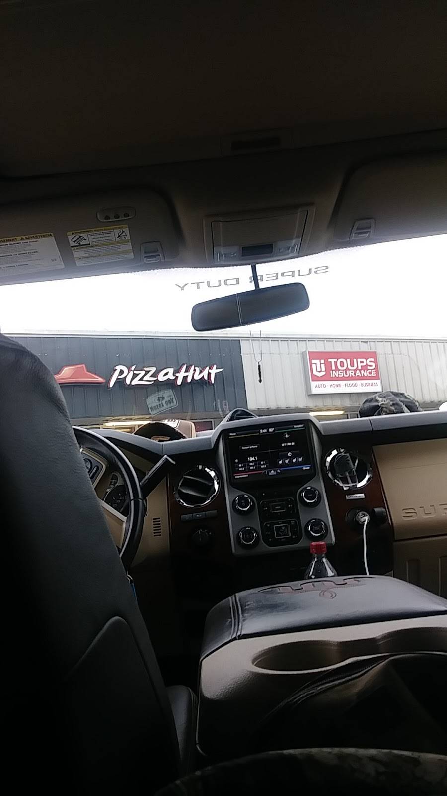 Pizza Hut | meal takeaway | 16258 W Main St Suite B, Cut Off, LA 70345, USA | 9853254600 OR +1 985-325-4600