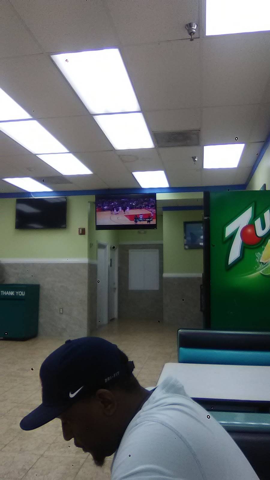 Shark Fish & Chicken | restaurant | 194 Town Center Rd, Matteson, IL 60443, USA | 7087489488 OR +1 708-748-9488