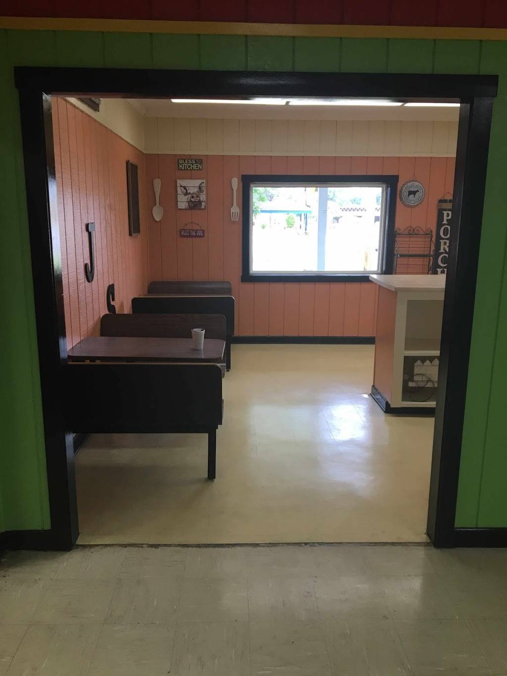 Q & Js BBQ Rib House | restaurant | 3346 US-301, Hamer, SC 29547, USA | 8436273306 OR +1 843-627-3306