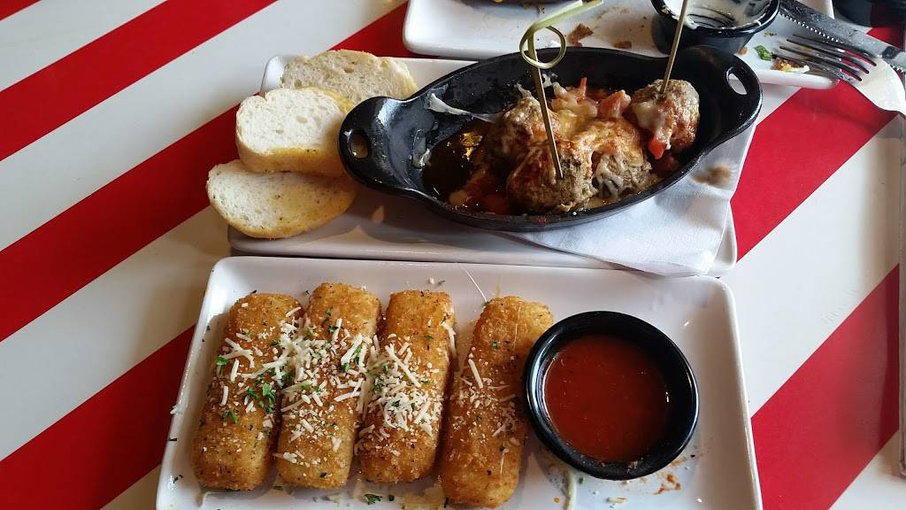 TGI Fridays | restaurant | 2502 E Springs Dr, Madison, WI 53704, USA | 6082494544 OR +1 608-249-4544