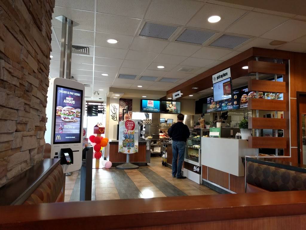 McDonalds | cafe | 2780 Tecumseh Rd E, Windsor, ON N8W 1G6, Canada | 5199453634 OR +1 519-945-3634