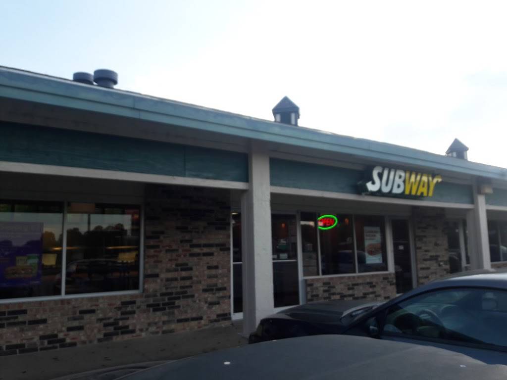 Subway Restaurants | restaurant | 102 E Hundley Dr, Lake Dallas, TX 75065, USA | 9404973484 OR +1 940-497-3484