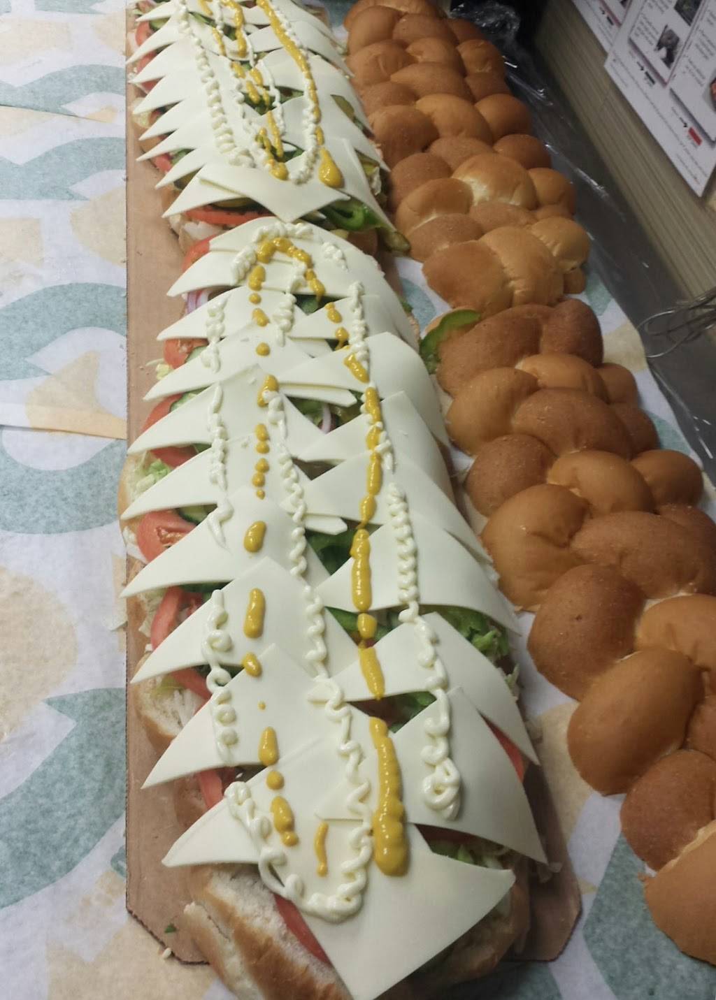 Subway | restaurant | 1123 Lodestar Rd Building F Unit 2, Toronto, ON M3J 0G9, Canada | 4166307827 OR +1 416-630-7827