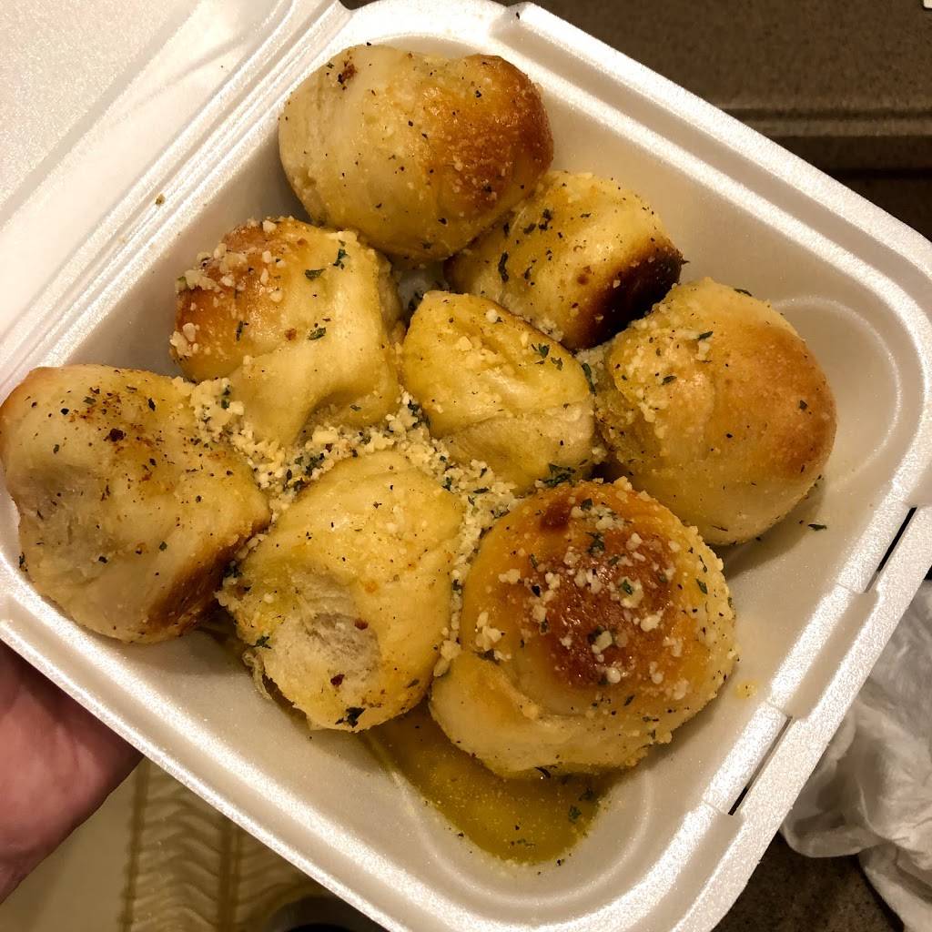 Pasquales Italian Restaurant | restaurant | 6427 S Chickasaw Trail, Orlando, FL 32829, USA | 4072811633 OR +1 407-281-1633