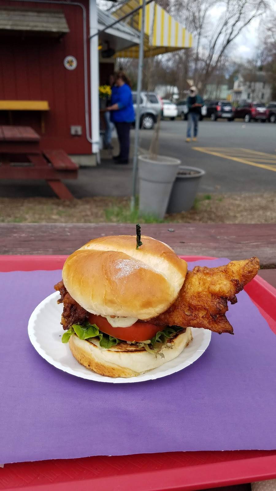 Wagon Wheel Country Drive In | restaurant | 39 French King Hwy, Gill, MA 01354, USA | 4138638389 OR +1 413-863-8389