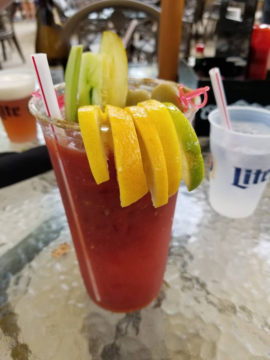 Hawthornes Backyard | restaurant | 1200 W Hawthorne Ln, West Chicago, IL 60185, USA | 6302936700 OR +1 630-293-6700