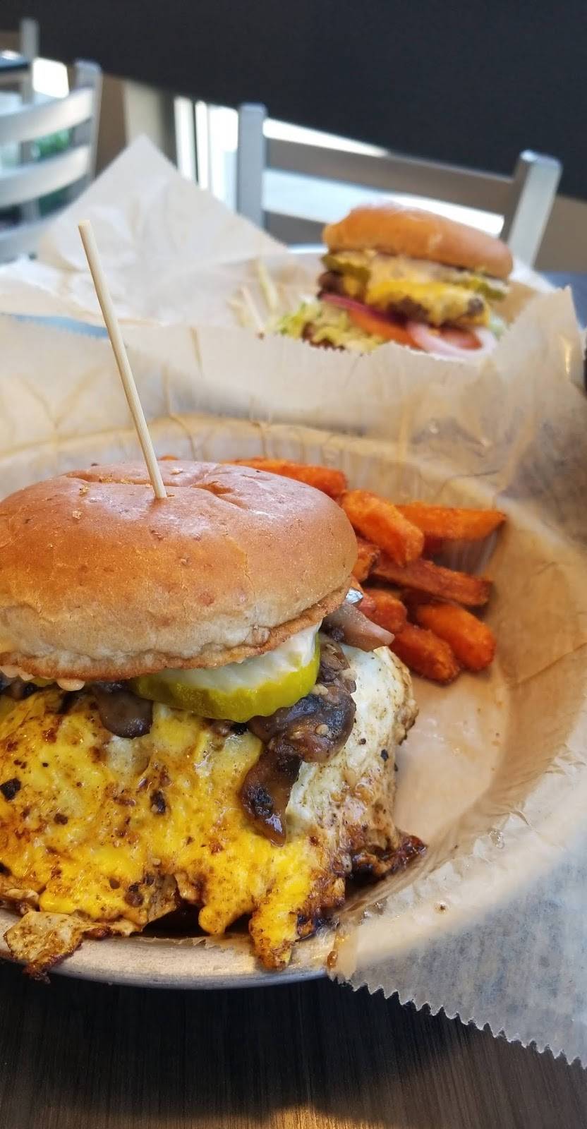 Freakin Unbelievable Burgers | restaurant | 8020 Holly Rd, Grand Blanc, MI 48439, USA | 8107714206 OR +1 810-771-4206