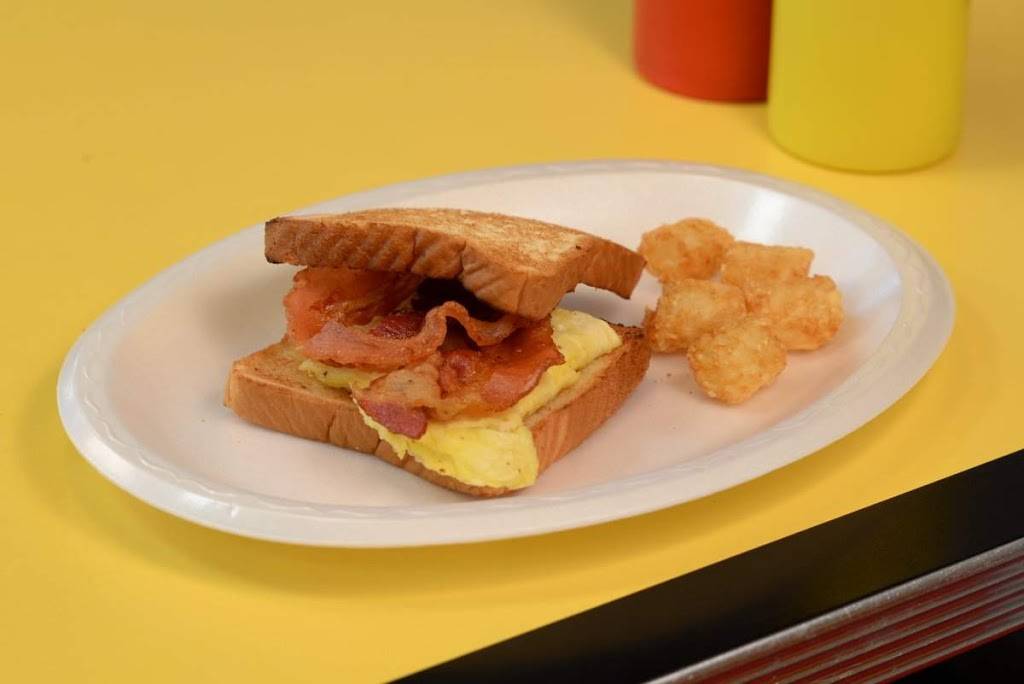 Nu-Way Weiners | restaurant | 148 Emery Hwy, Macon, GA 31217, USA | 4787437976 OR +1 478-743-7976