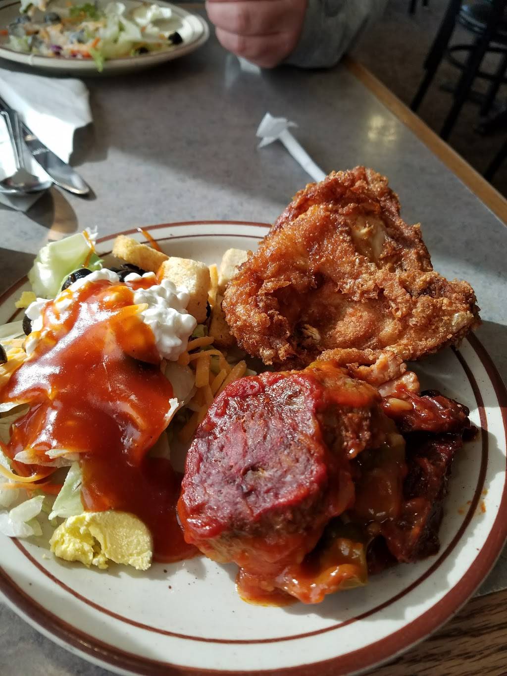 Chippers Grill | restaurant | 1733 N Bloomington St, Streator, IL 61364, USA | 8156735411 OR +1 815-673-5411